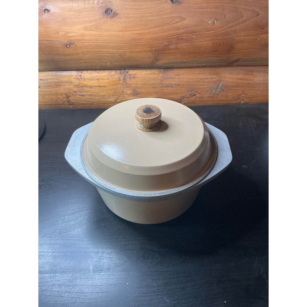 Vintage Club Classic 5 Quart Dutch Oven Cast Aluminum Harvest Gold Tan with Lid